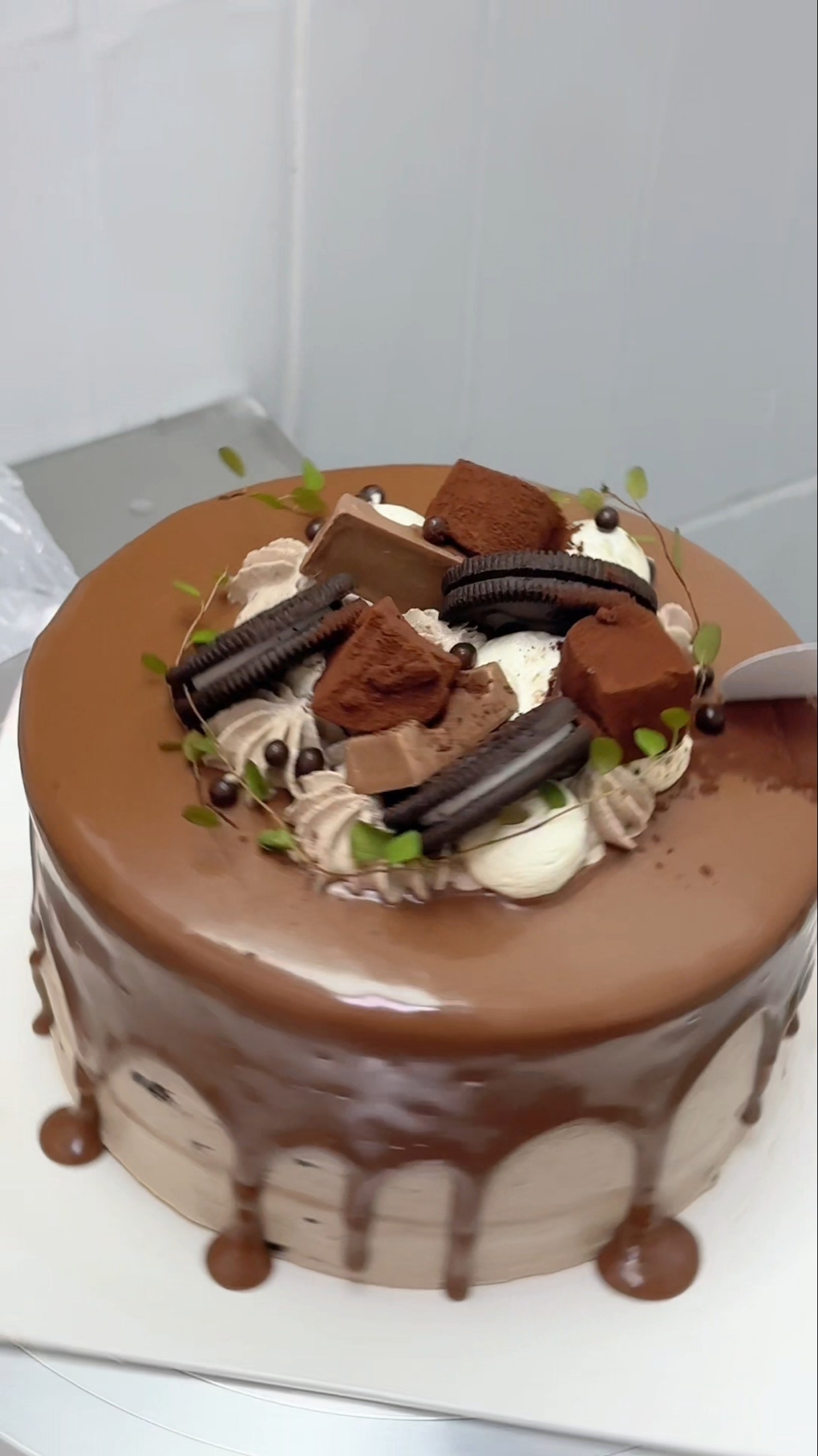 Desserts heal everything. Follow to make a cake. Who knows how delicious this one is? Cake